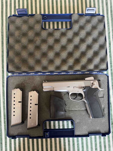 Smith & Wesson 4506-1 in .45 Auto