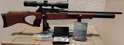 Neuwertige Steyr Hunting 5 Automatik mit Weaverschiene, Zielfernrohr und 7 zusätzlichen Magazinen