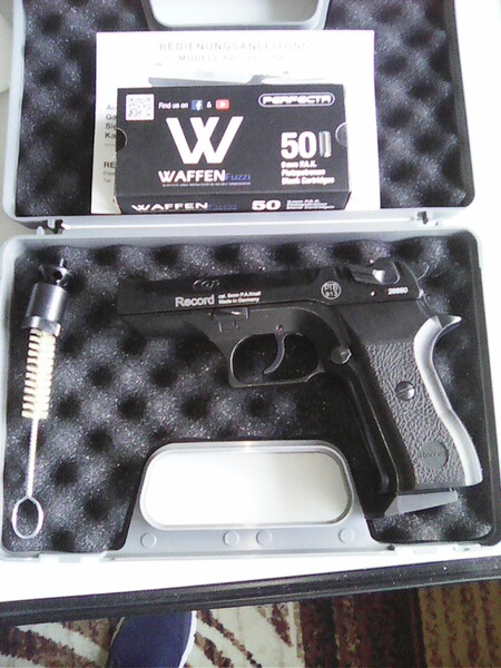 Schreckschuss Pistole Record Cop Kaliber 9 mm P.A.K. + 50 Platzpatronen, NEU und unbenutzt