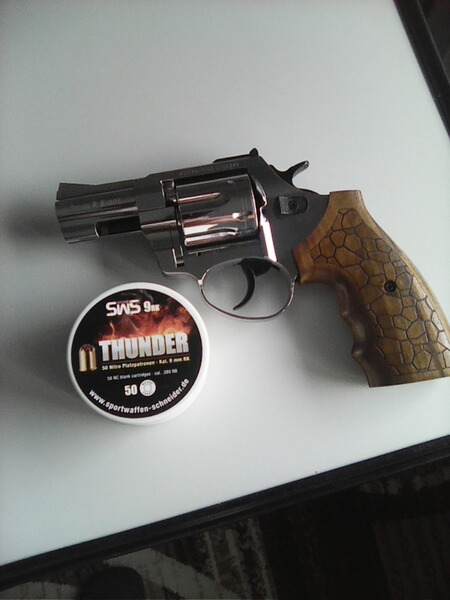 Schreckschuss Revolver Zoraki R1 Chrom 2,5 Zoll, 9 mm R.K. mit Holzgriffschalen+50 Platzpatronen