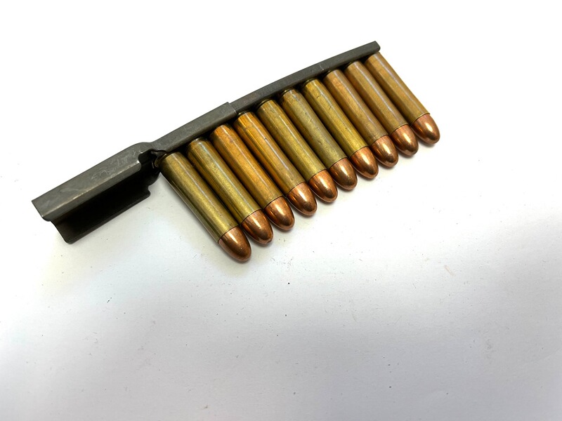 ••• US M1 .30 Carbine Ladestreifen mit Ladehilfe + 10 Stk. .30 Carbine Dekopatronen •••