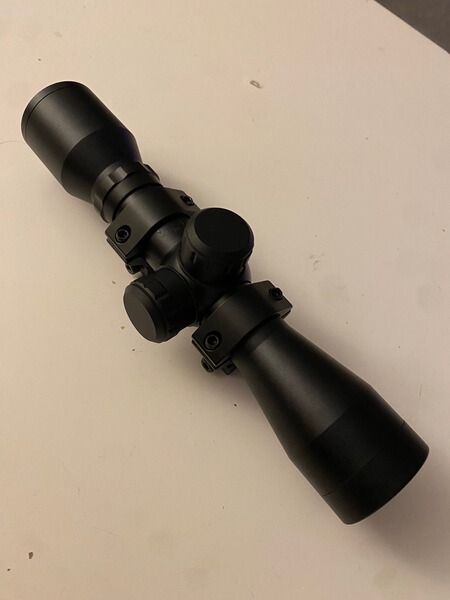 Zielfernrohr mit 11mm Montage 4x32