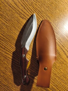 Kleine Jagdmesser mit Kunstledertasche , siehe Bilder .