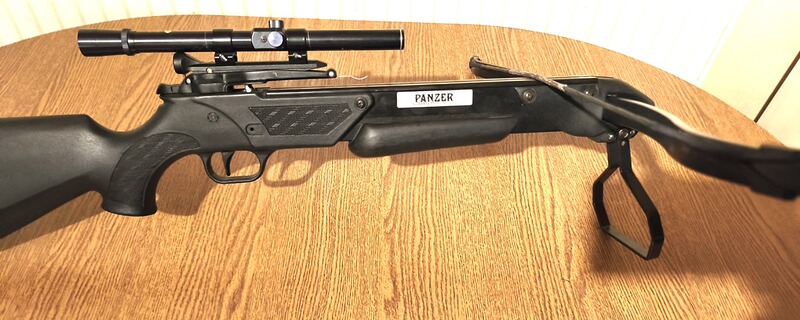 Armbrust Barnett Panzer mit Zubehör