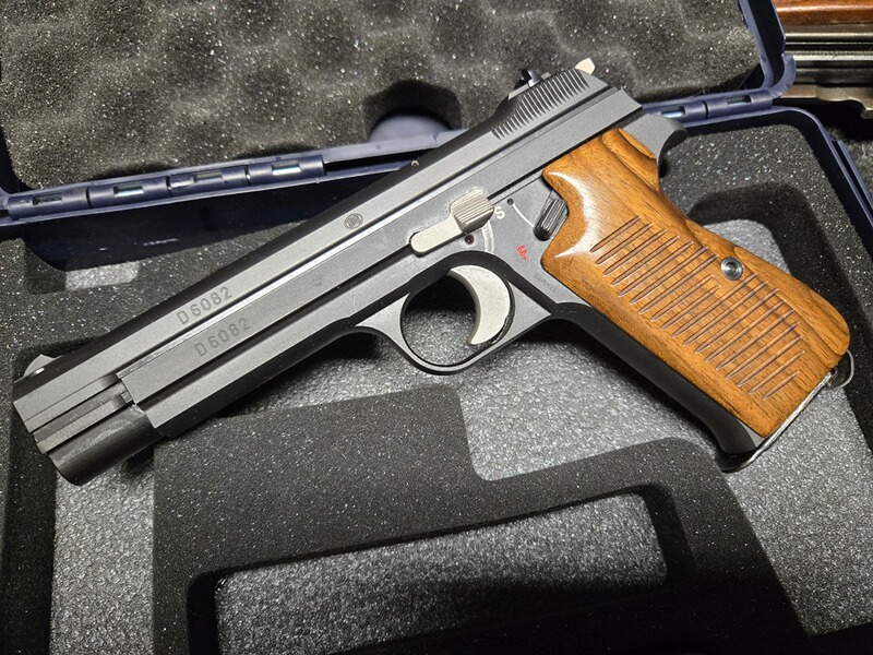 SIG 210-4 der Ganzstahl-Klassiker des Bundesgrenzschutz als Neuauflage mit Toppräzision und -zustand