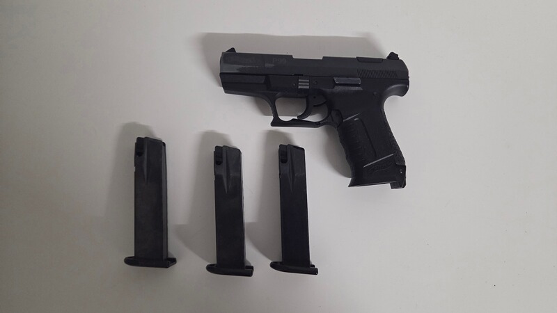P99 Schreckschuss mit 3 Magazinen