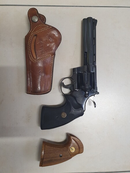 Revolver Colt Python, Kaliber .357 Magnum, Lauflänge 6 Zoll