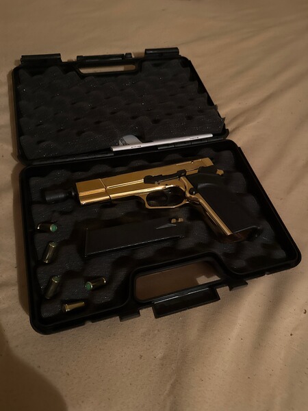 Goldene 24 Karat Schreckschuss