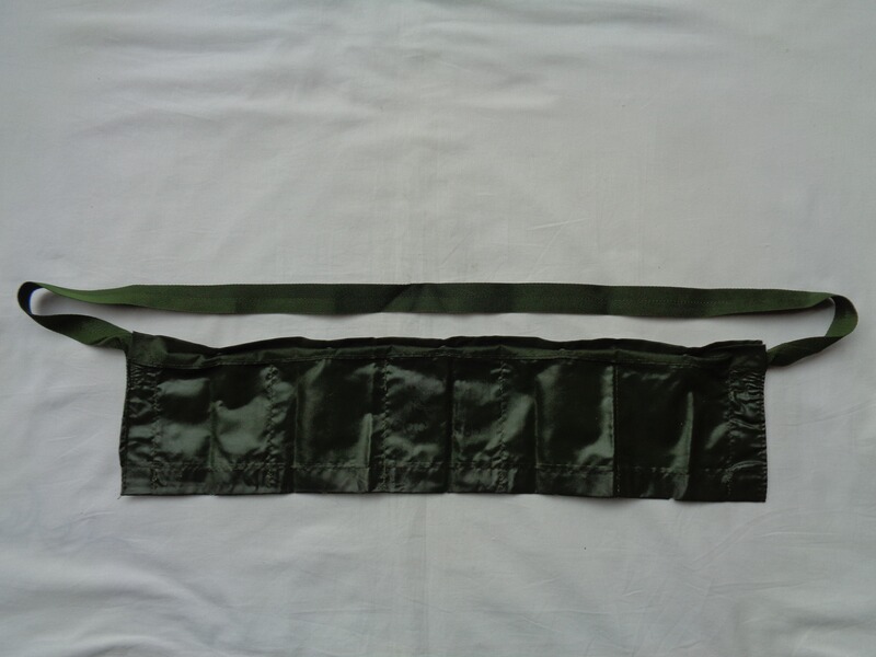 Britische Armee Bandolier f. Ladestreifen 5,56mm zu L85 Stgw. 1985, neuw. (NOS)!