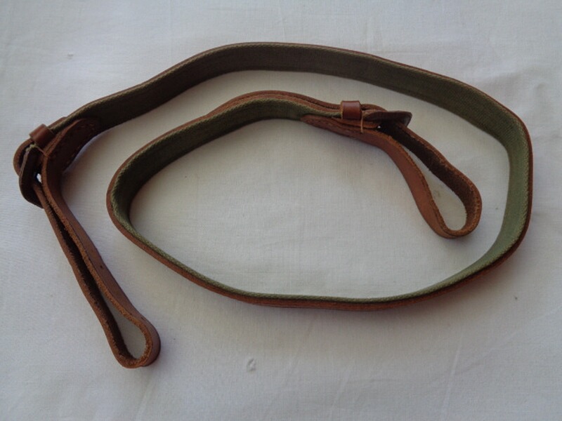 Gewehrriemen Leder mit Baumwollinnengurtband 20mm, von 90cm bis 108cm verstellbar, s.g. Zustand