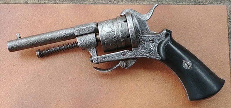 Lefaucheux-Stiftfeuerrevolver mit Klappabzug Kal. 7mm