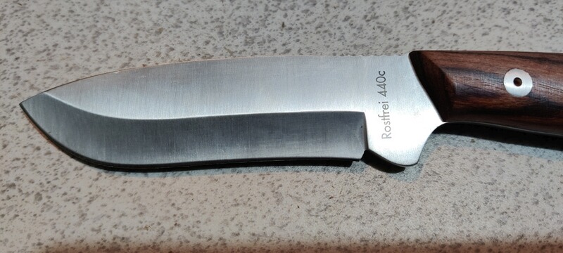 Fahrtenmesser aus 440c Stahl mit brauner Leder Scheide