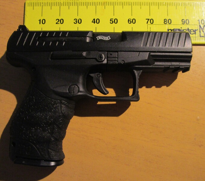 Miniatur Modell der Walther PPQ - 10 cm lang und voll zerlegbar, Maßstab 1:2