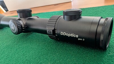 DDOptics V6 2,5-16x42 3.Gen Zielfernrohr mit manuellem Leuchtpunkt