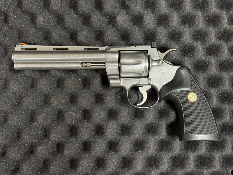 Revolver Colt Python im Kaliber 357 Magnum gebraucht stainless