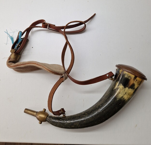 Pulverhorn Pulverflasche