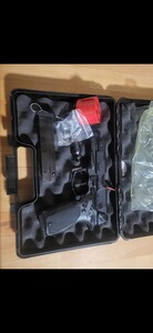 P88 Schreckschusspistole mit Zubehör NEU