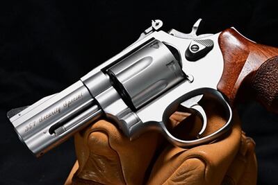 Smith % Wesson 2 Zoll Kal. 357 Mag