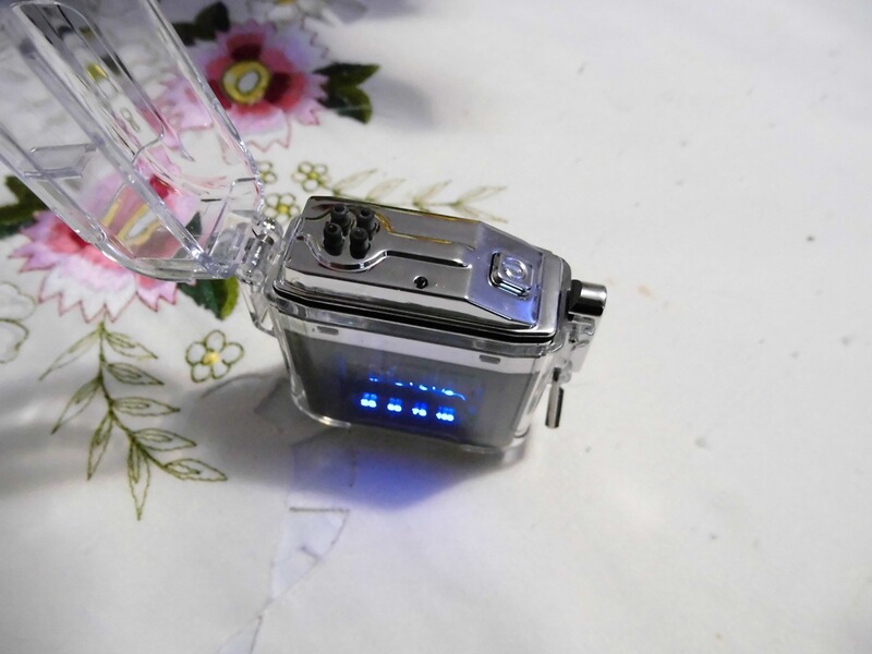 Elektronisches Feuerzeug mit doppeltem Lichtbogen, 3 Stufen Beleuchtung Akku Neu