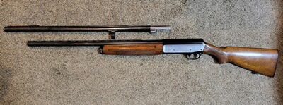 Franchi Selbstladeflinte im Kaliber 12/70. Sie ist in einem guten Zustand. Magazin 4 + 1 mit We