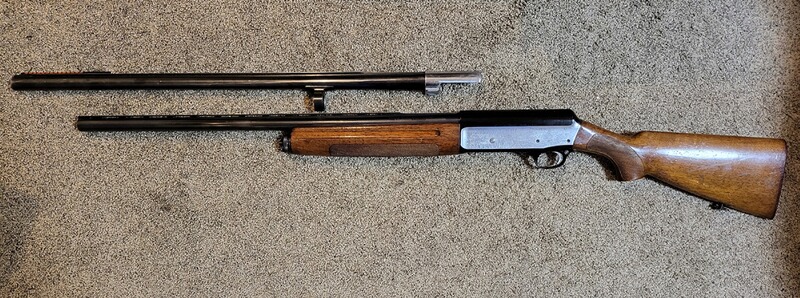 Franchi Selbstladeflinte im Kaliber 12/70. Sie ist in einem guten Zustand. Magazin 4 + 1 mit We