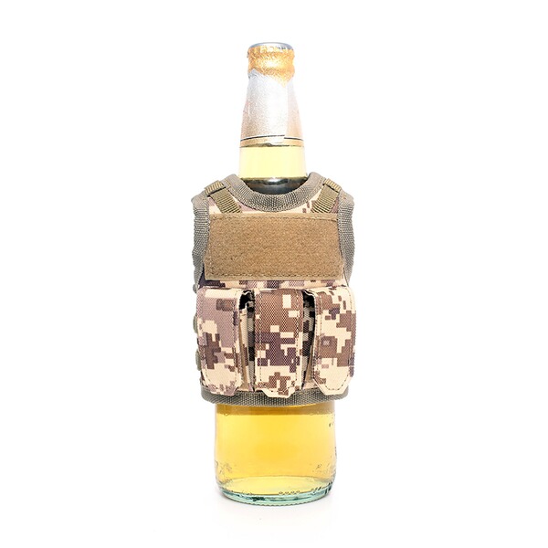 Mini Tactical Schutzweste mit Fronttaschen für Bierflasche / Wein / Thermosflasche - Digital Desert