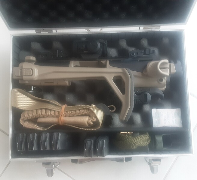 Anschlagschaft Glock 19 KPOS Scout FAB Defense mit Red Dot, Zubehör und Koffer