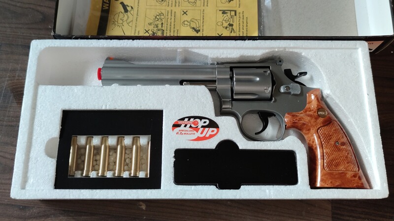 UHC M-29 6 Zoll Gas Revolver mit Hülsen 6mm BB silber