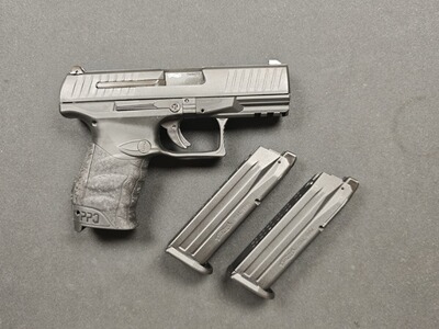Walther PPQ M2 Softair-Pistole Kaliber 6 mm BB Gas Blowback mit 2 neuwertigen Magazinen