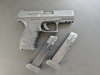 Walther PPQ M2 Schreckschuss Pistole 9mm P.A.K. schwarz inkl. 2 Magazine