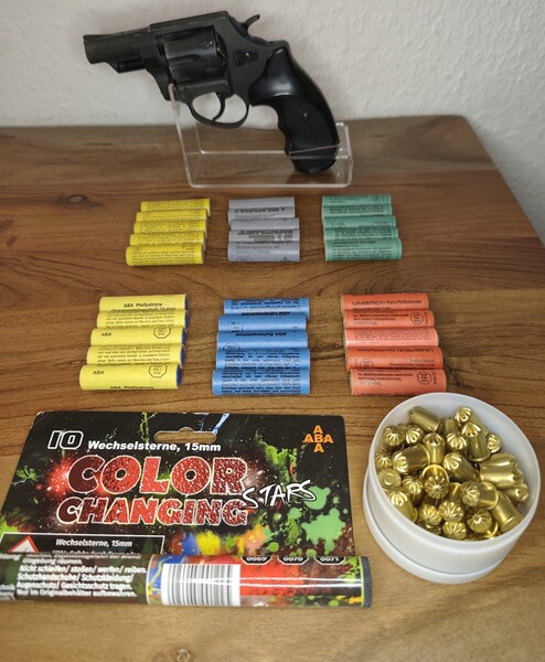 Röhm RG 89 PTB 451 9mm Revolver Silvester-Set 40xPyro Effekte+50 Schuss Munition
