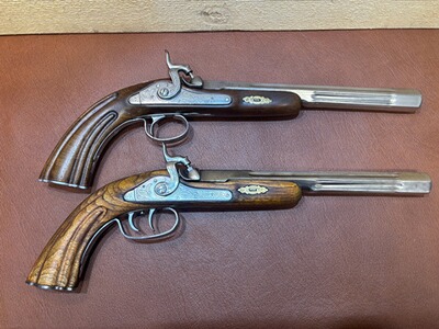 2x Vorderlader Duell-Scheibenpistole