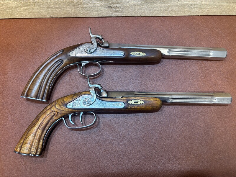 2x Vorderlader Duell-Scheibenpistole