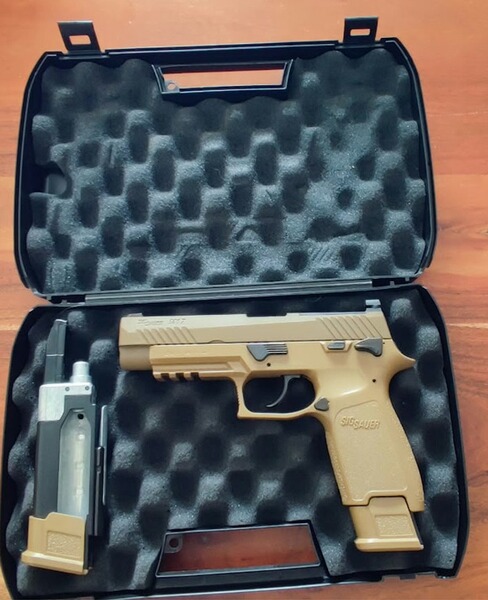 SIG SAUER P320 M17 CO₂-Pistole 4,5 mm Diabolo – Blowback – neuwertig – großes Zubehörpaket