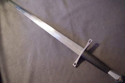 Mittelalterliches Schwert , Einhänder mit Kreuzen im Parier