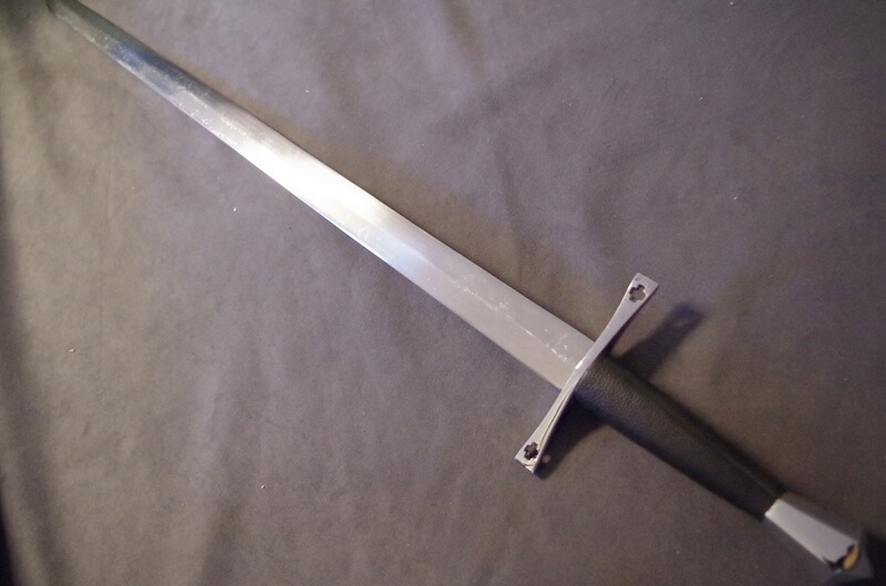 Mittelalterliches Schwert , Einhänder mit Kreuzen im Parier