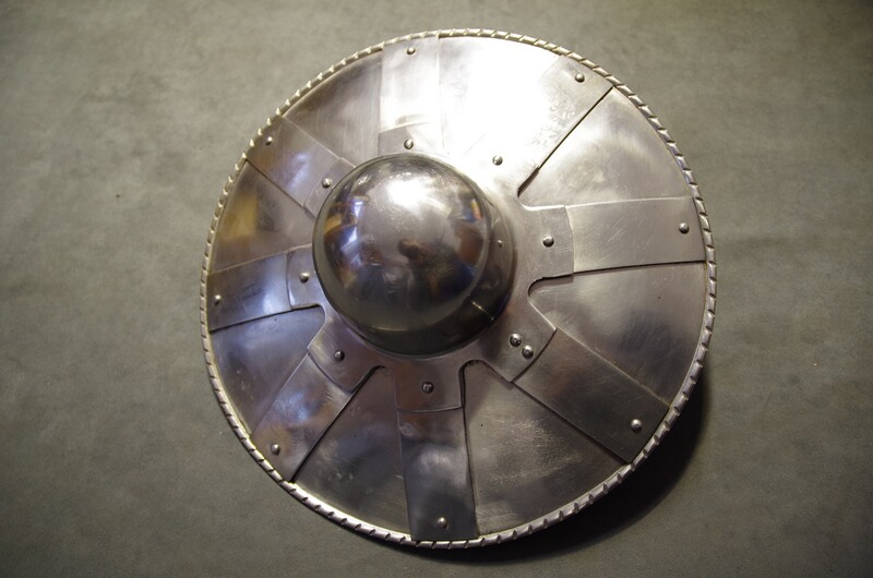 Schaukampf Schild Buckler mit Metall Beschlägen Mittelalter Schaukampf