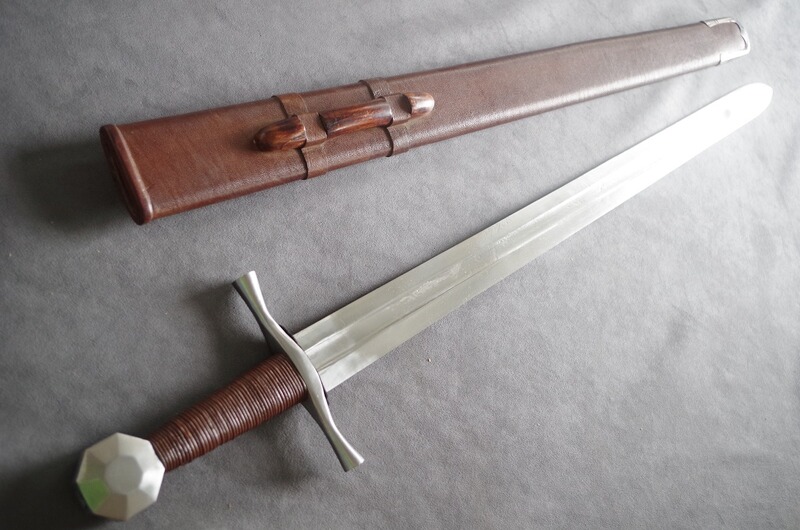 Geschmiedetes Schwert der Templer Ritter Achteck Knauf EN 45 , 48 HRC 13. Jhdt