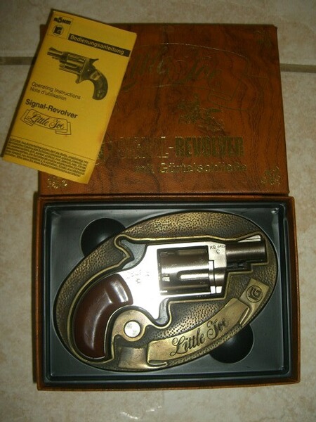 Röhm Derringer little Joe mit Gürtelschnalle und braunen Griffschalen !