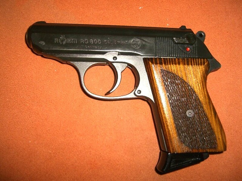 schöne Röhm RG 800 mit Holzgriffschalen