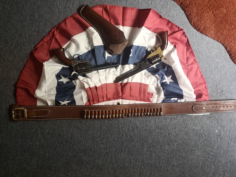 Revolver gurt mit holster