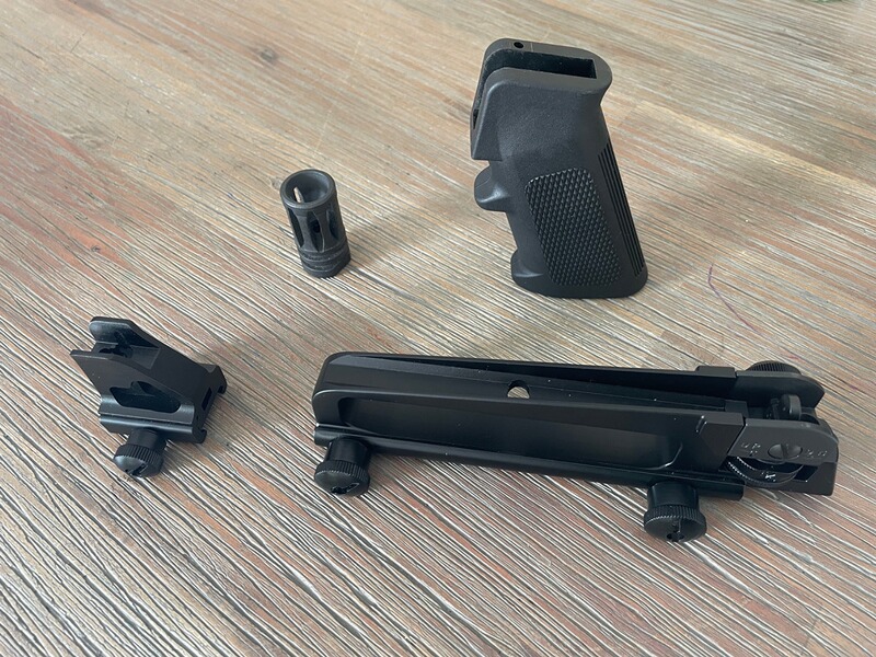 AR15 / M16 Visierung + Griff + Mündungsfeuerdämpfer