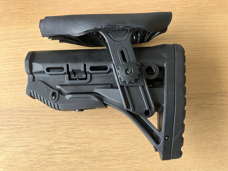 AR15 Schulterstütze Combat mit verstellbarer Schaftbacke Adder Cobra R9/RX