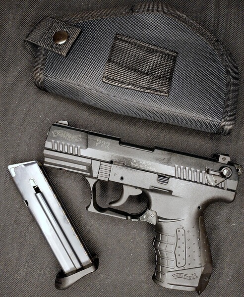 Walther P22 Schreckschuss Pistole 9mm P.A.K. schwarz (PTB 778) mit Holster