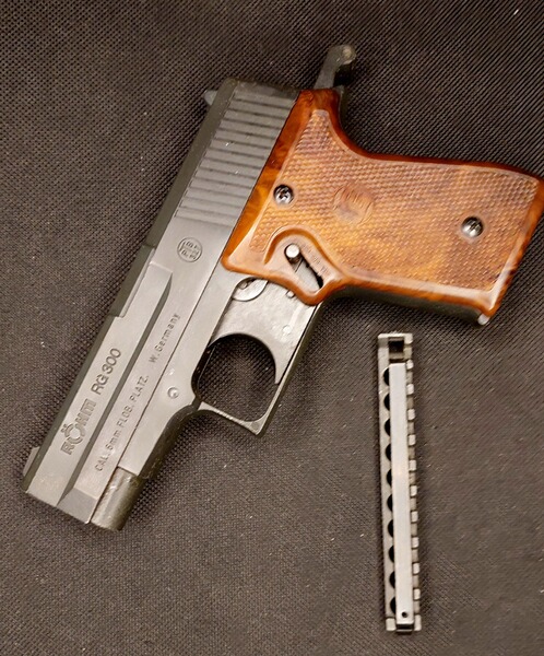 Röhm RG300 (RG 300) Schreckschuss Pistole Kal. 6mm Flobert (PTB 327)