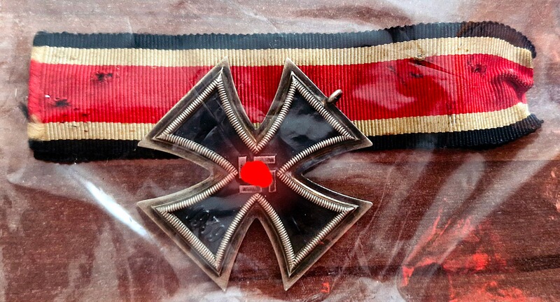 Eisernes Kreuz 1939 mit NS Symbol