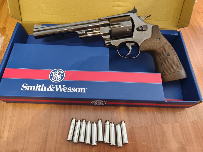 Umarex Smith & Wesson M29 6,5Zoll in 4,5 Diabolo mit 10 zusätzlichen Ladehülsen