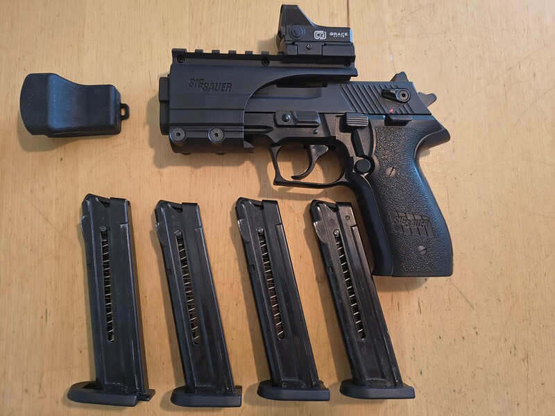 SigSauer Mosquito 22 lr. + 4 Magazine + Bridge + Reddot | Originalkoffer mit Schloss, Zubehör...