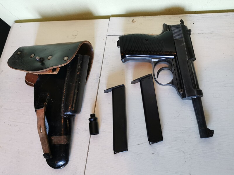 Super ME 38P in 8mm Knall, incl. 2. Magazin und Dienstholster + Abschussbecher