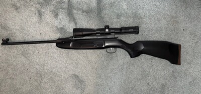 Weihrauch HW 30 S FO (Schwarzer Buchenholzschaft) kaum genutzt + Hawke 4-12x40